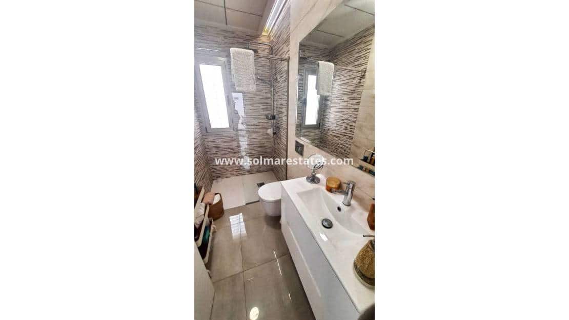 3 Zimmer Villa zu verkaufen in Villamartin mit Pool - 369.950 € (Ref: 8927694)