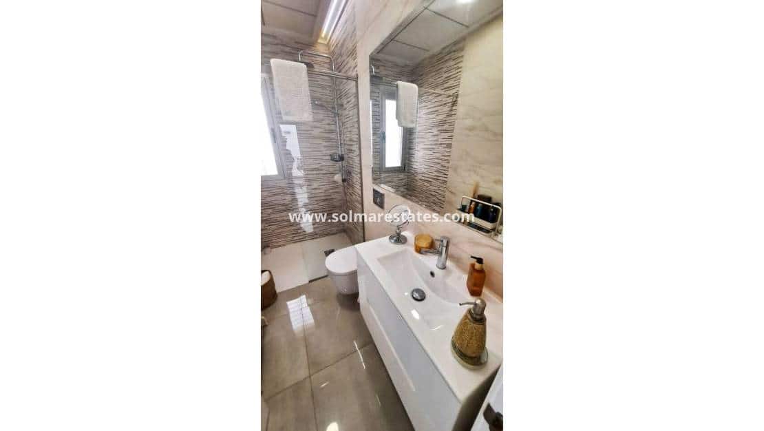 3 Zimmer Villa zu verkaufen in Villamartin mit Pool - 369.950 € (Ref: 8927694)