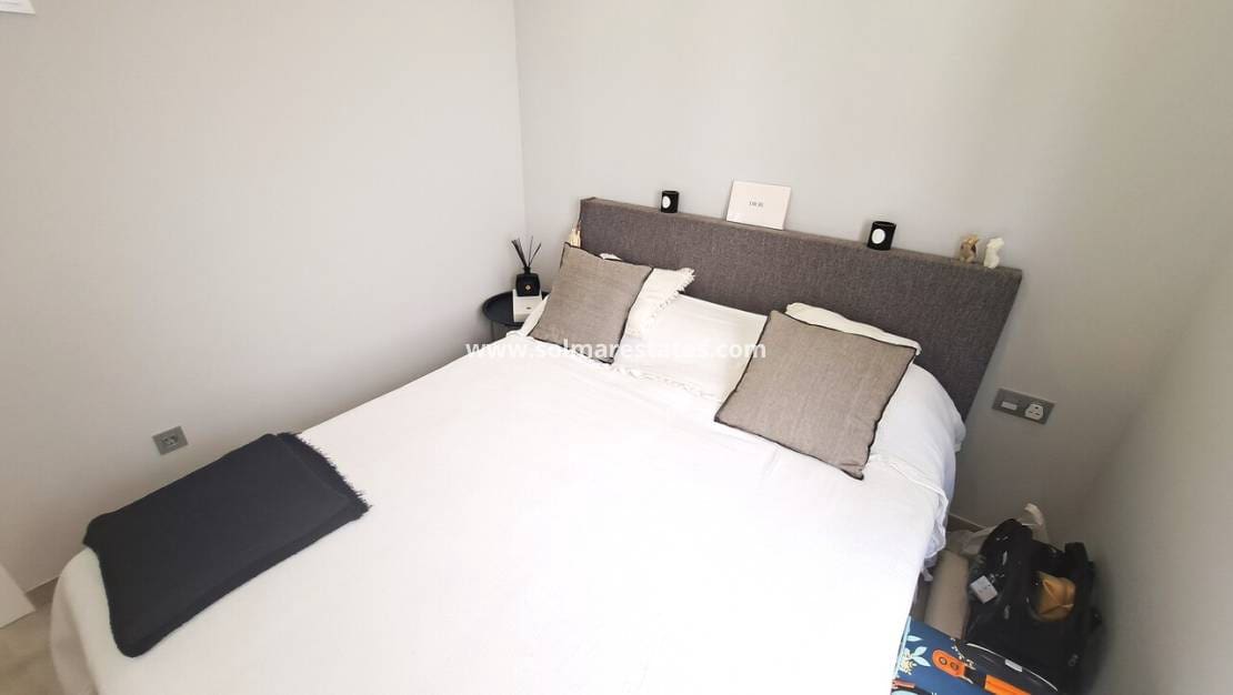 3 Zimmer Villa zu verkaufen in Villamartin mit Pool - 369.950 € (Ref: 8927694)