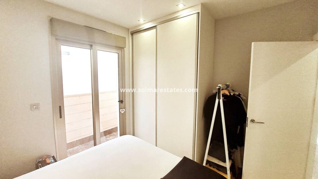 3 Zimmer Villa zu verkaufen in Villamartin mit Pool - 369.950 € (Ref: 8927694)