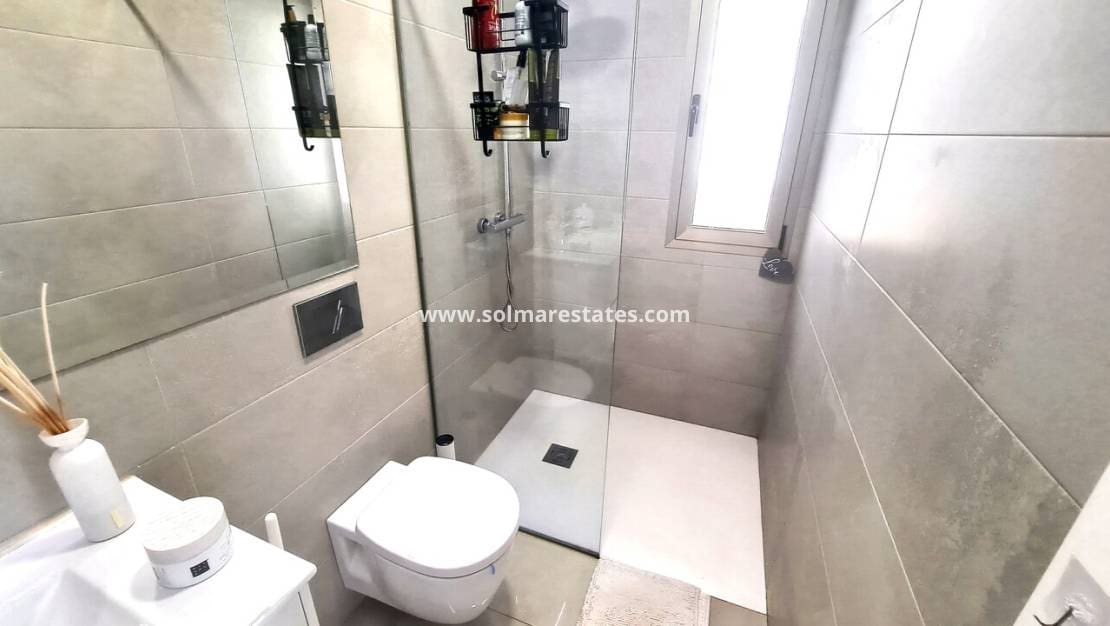 3 Zimmer Villa zu verkaufen in Villamartin mit Pool - 369.950 € (Ref: 8927694)