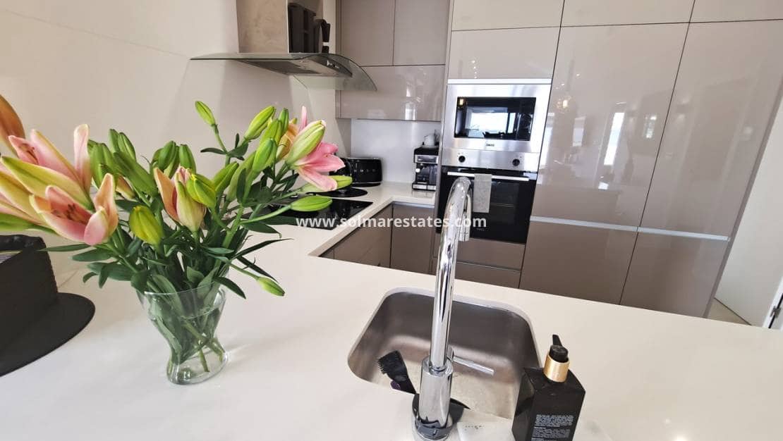 3 Zimmer Villa zu verkaufen in Villamartin mit Pool - 369.950 € (Ref: 8927694)