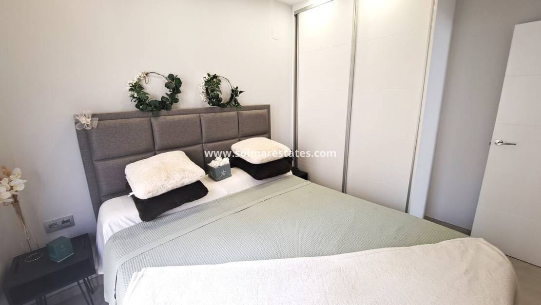 3 Zimmer Villa zu verkaufen in Villamartin mit Pool - 369.950 € (Ref: 8927694)