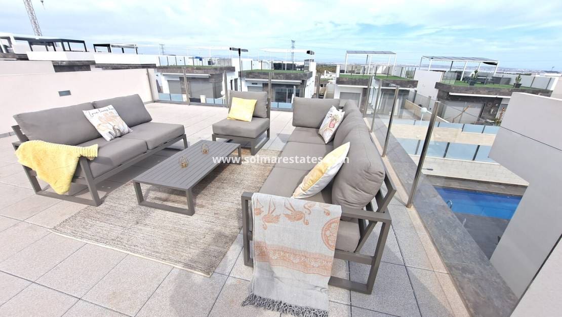 3 Zimmer Villa zu verkaufen in Villamartin mit Pool - 369.950 € (Ref: 8927694)