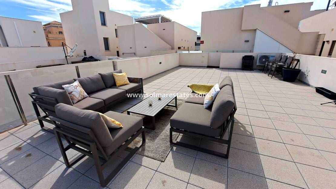 3 Zimmer Villa zu verkaufen in Villamartin mit Pool - 369.950 € (Ref: 8927694)