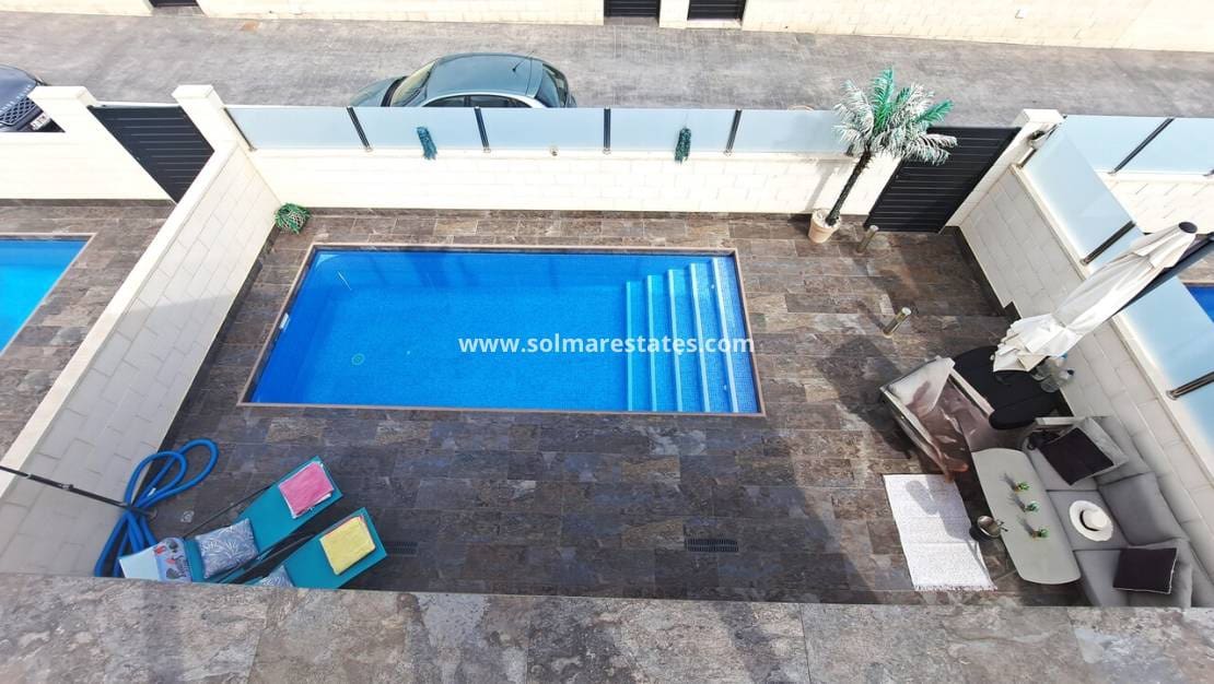 3 Zimmer Villa zu verkaufen in Villamartin mit Pool - 369.950 € (Ref: 8927694)