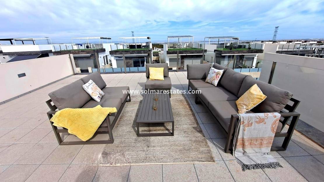 3 Zimmer Villa zu verkaufen in Villamartin mit Pool - 369.950 € (Ref: 8927694)