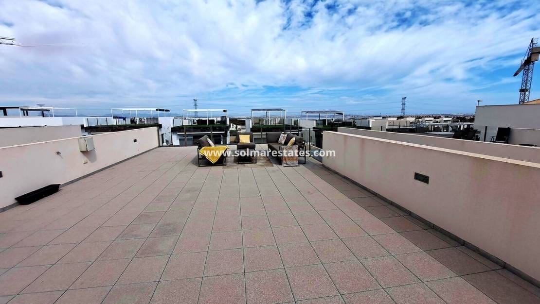 3 Zimmer Villa zu verkaufen in Villamartin mit Pool - 369.950 € (Ref: 8927694)