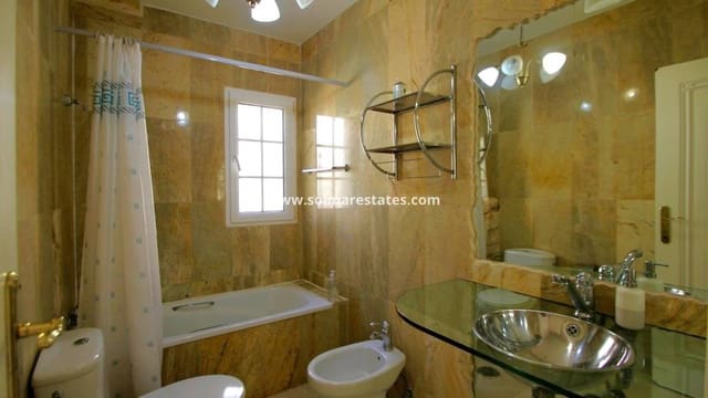 3 Zimmer Villa zu verkaufen in Villamartin, Orihuela mit Pool - 317.900 € (Ref: 8933424)