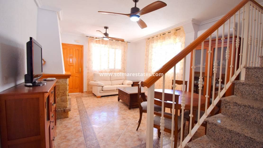 3 soverom Kjedet enebolig til salgs i Los Altos med svømmebasseng - € 184 950 (Ref: 8945436)