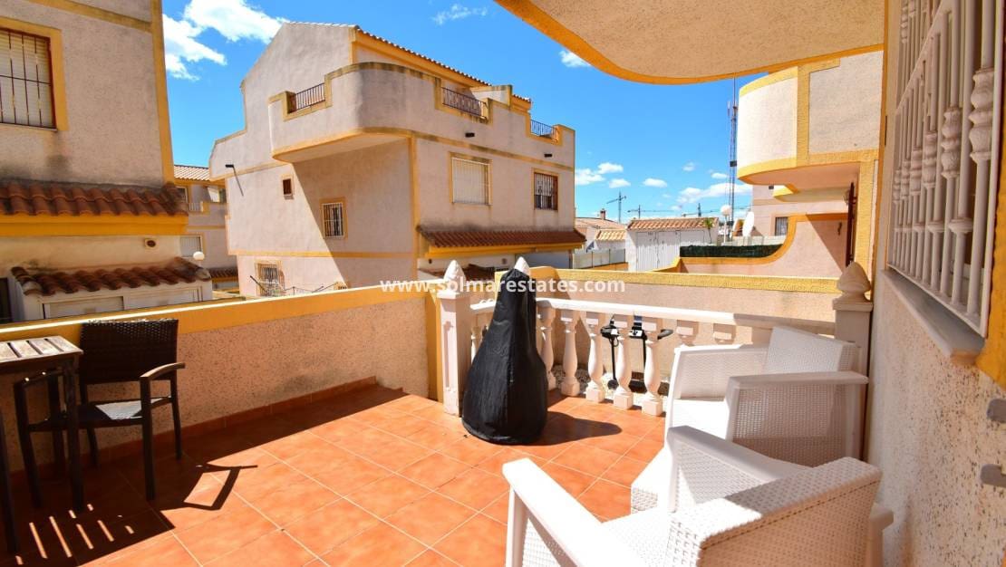 3 soverom Kjedet enebolig til salgs i Los Altos med svømmebasseng - € 184 950 (Ref: 8945436)