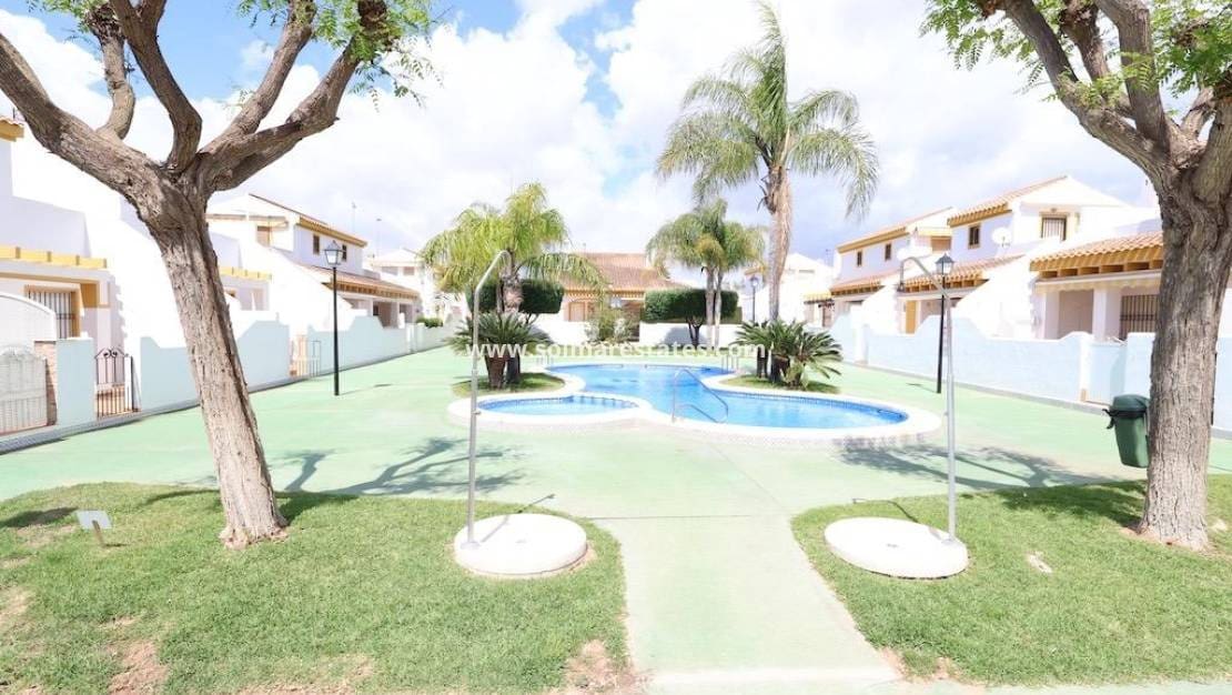 2 quarto Casa em Banda para venda em Torre de la Horadada com piscina - 234 900 € (Ref: 8987753)