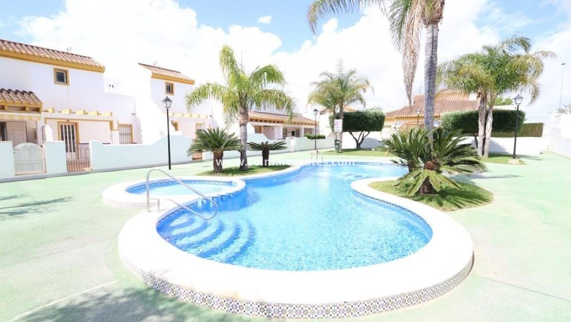 2 quarto Casa em Banda para venda em Torre de la Horadada com piscina - 234 900 € (Ref: 8987753)