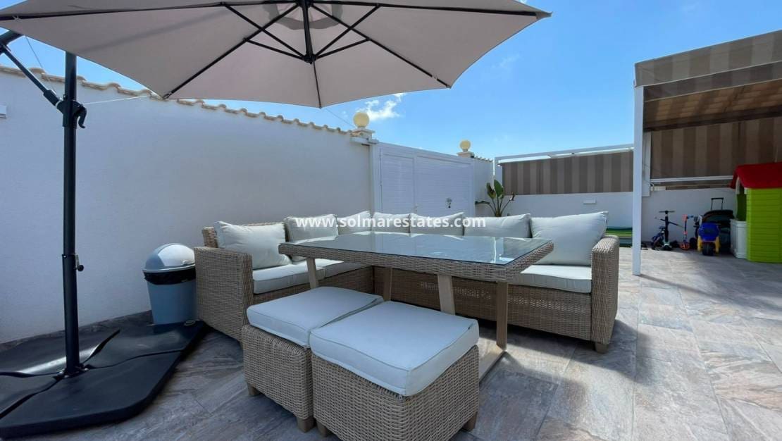 Chalet de 3 habitaciones en Los Altos en venta con piscina - 349.000 € (Ref: 8993265)