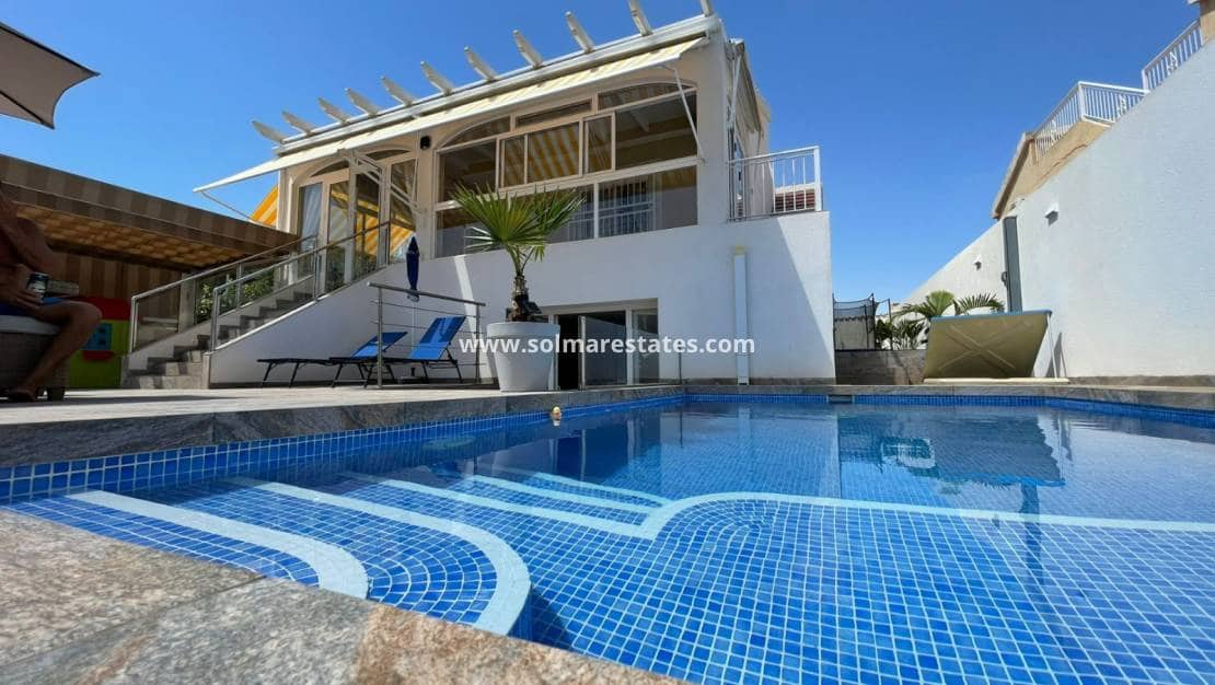 Chalet de 3 habitaciones en Los Altos en venta con piscina - 349.000 € (Ref: 8993265)