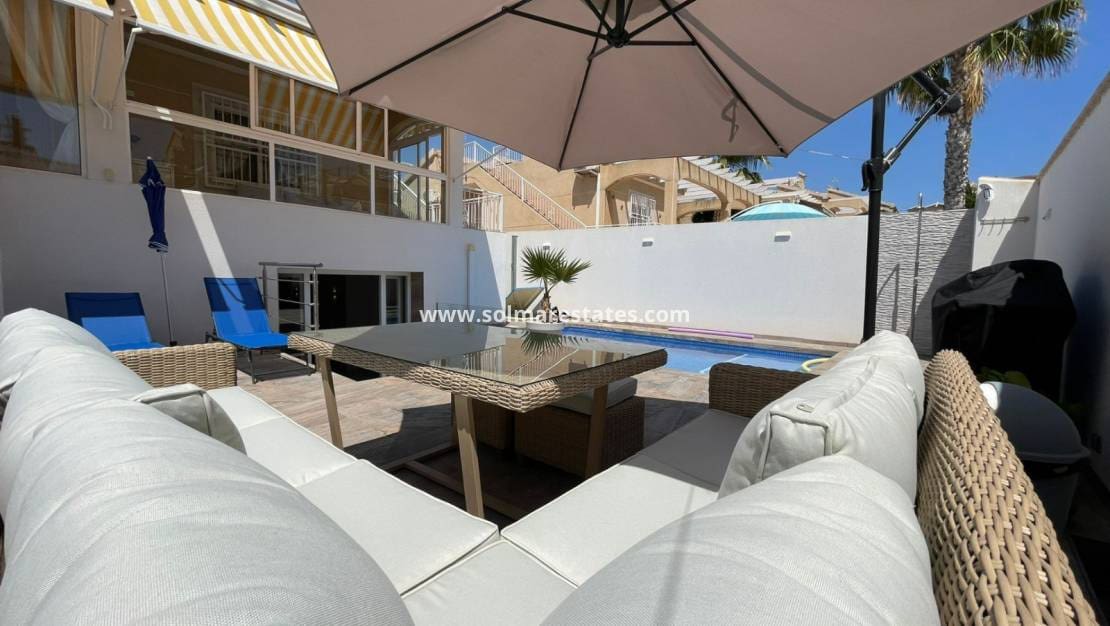 Chalet de 3 habitaciones en Los Altos en venta con piscina - 349.000 € (Ref: 8993265)