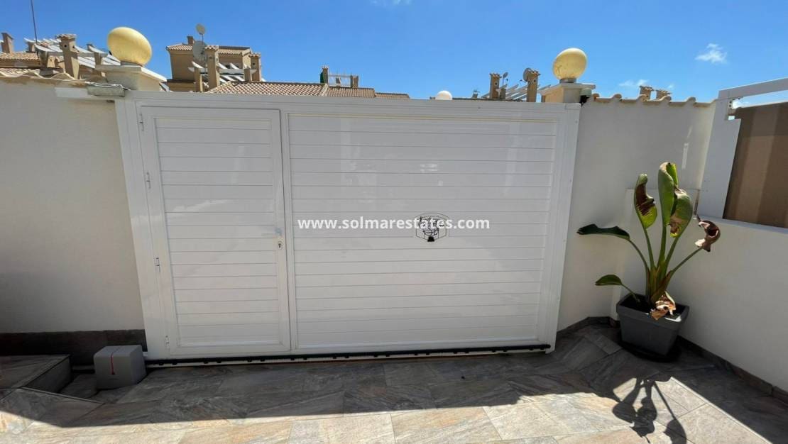 Chalet de 3 habitaciones en Los Altos en venta con piscina - 349.000 € (Ref: 8993265)