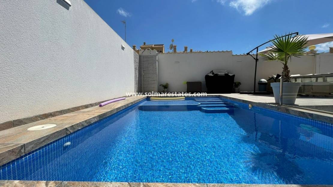 Chalet de 3 habitaciones en Los Altos en venta con piscina - 349.000 € (Ref: 8993265)