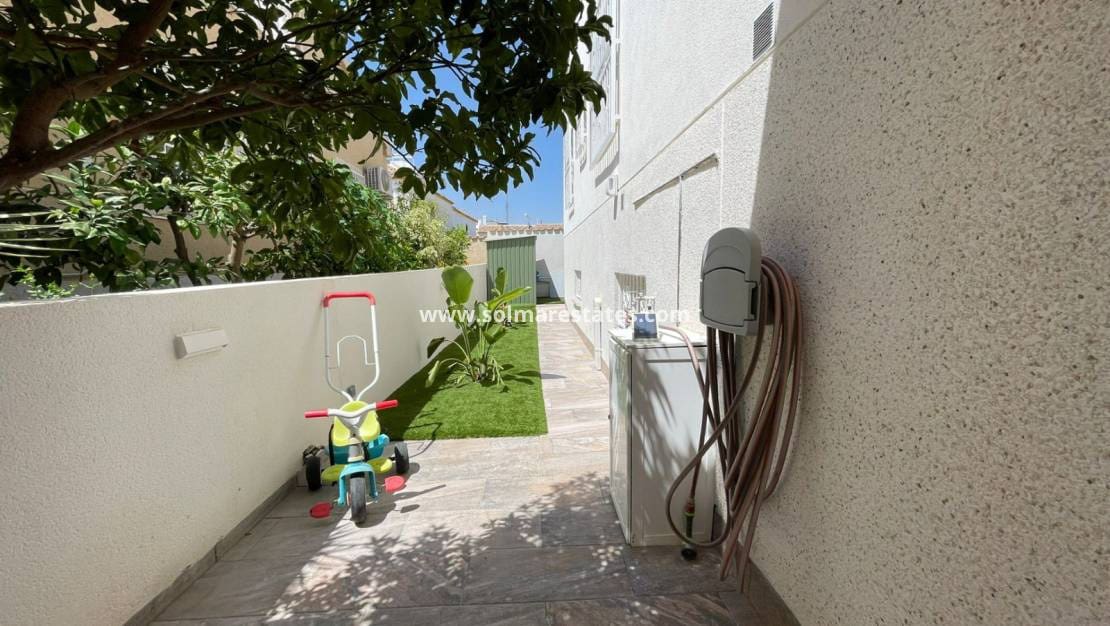 Chalet de 3 habitaciones en Los Altos en venta con piscina - 349.000 € (Ref: 8993265)