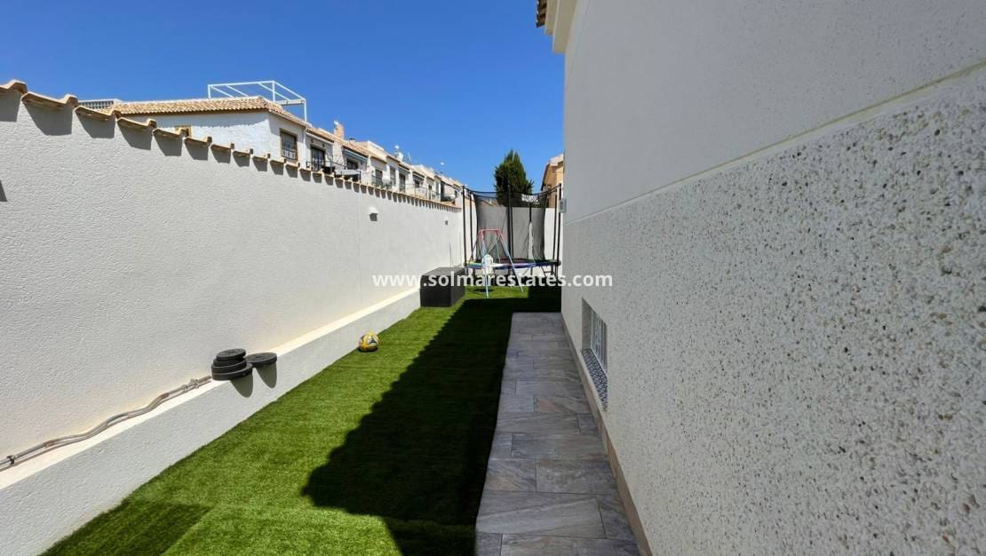 Chalet de 3 habitaciones en Los Altos en venta con piscina - 349.000 € (Ref: 8993265)