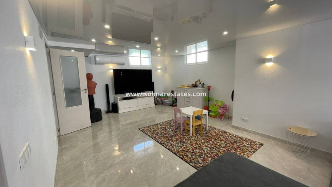 Chalet de 3 habitaciones en Los Altos en venta con piscina - 349.000 € (Ref: 8993265)