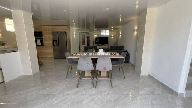 Chalet de 3 habitaciones en Los Altos en venta con piscina - 349.000 € (Ref: 8993265)