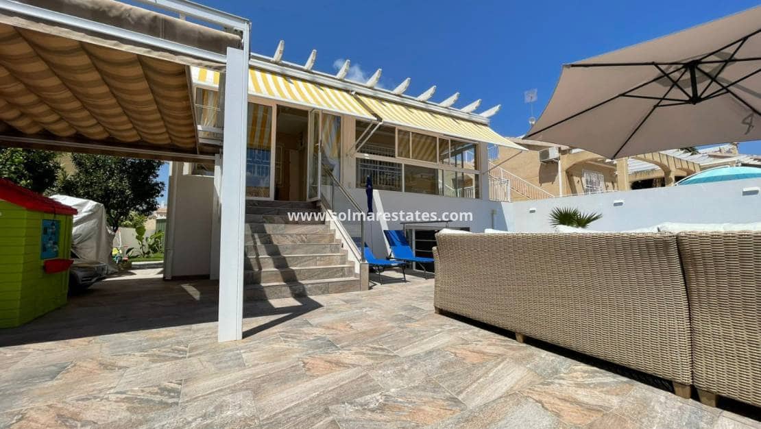 Chalet de 3 habitaciones en Los Altos en venta con piscina - 349.000 € (Ref: 8993265)