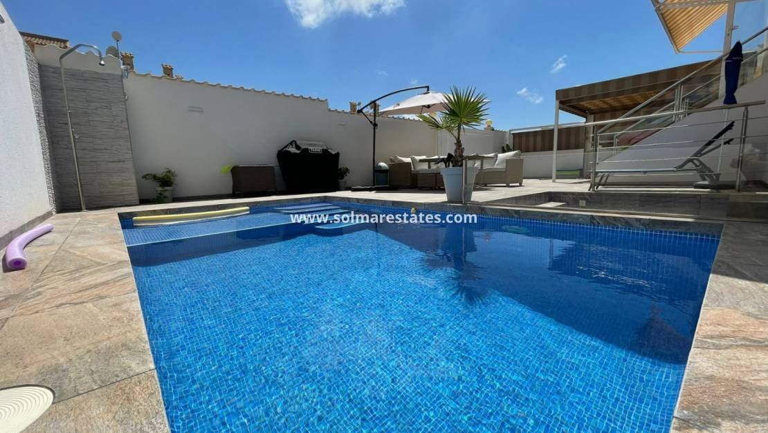 Chalet de 3 habitaciones en Los Altos en venta con piscina - 349.000 € (Ref: 8993265)