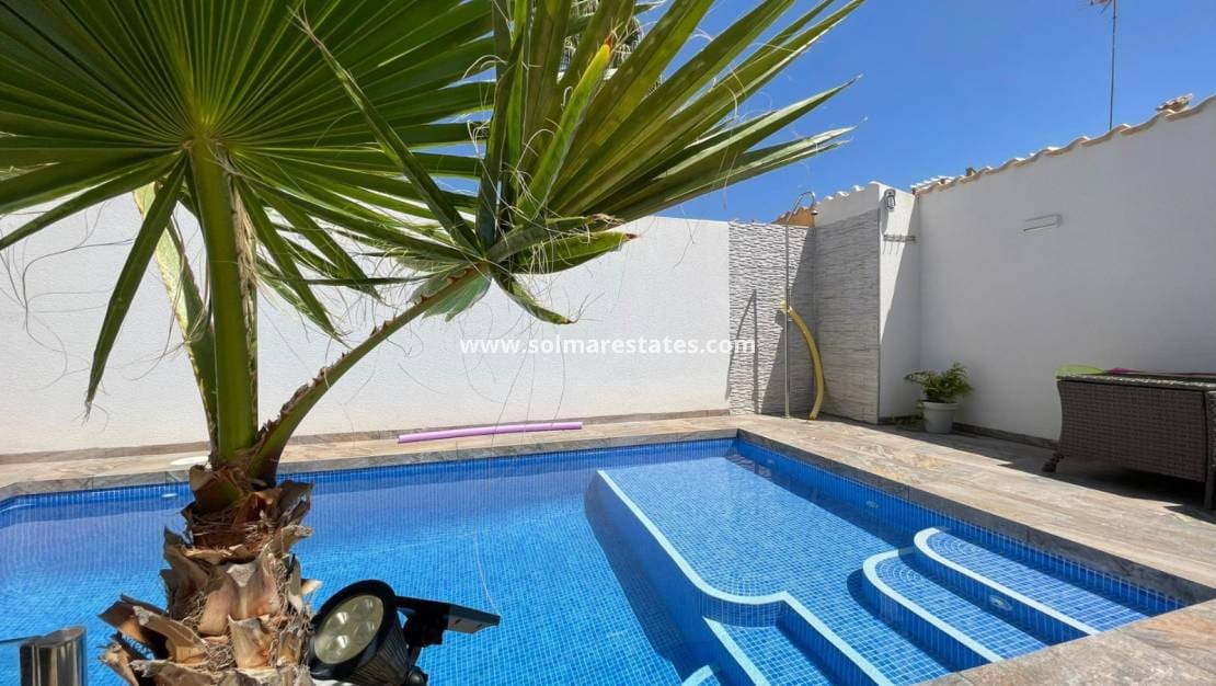 Chalet de 3 habitaciones en Los Altos en venta con piscina - 349.000 € (Ref: 8993265)
