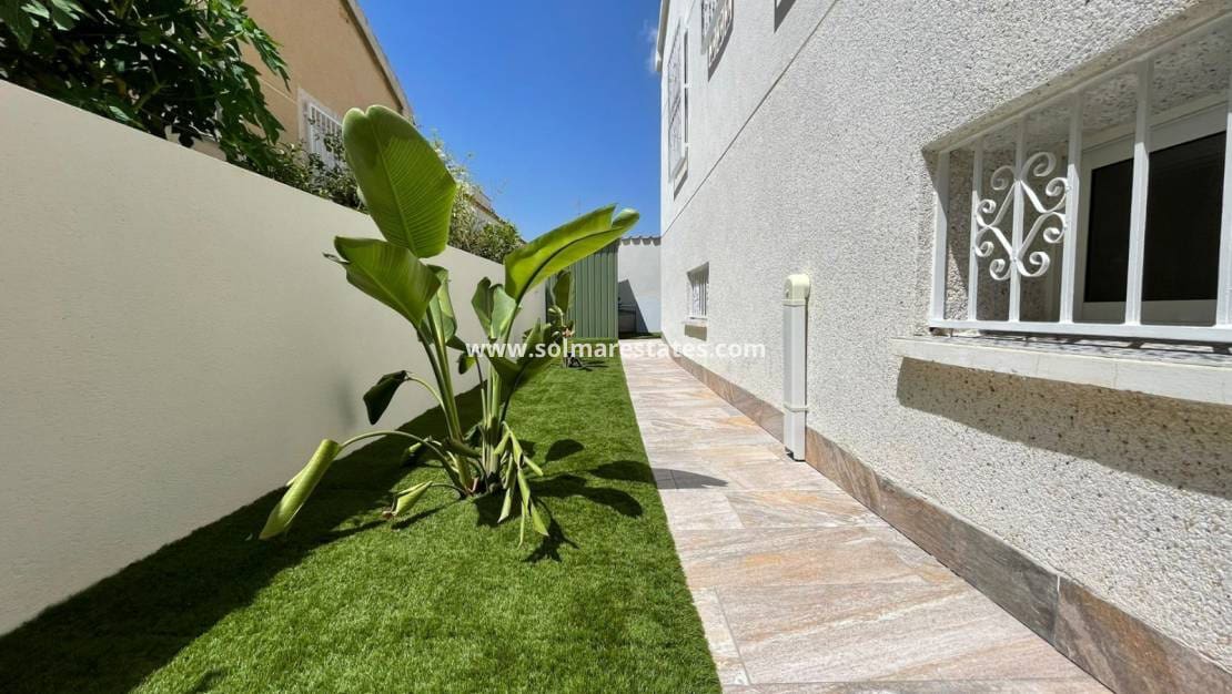 Chalet de 3 habitaciones en Los Altos en venta con piscina - 349.000 € (Ref: 8993265)