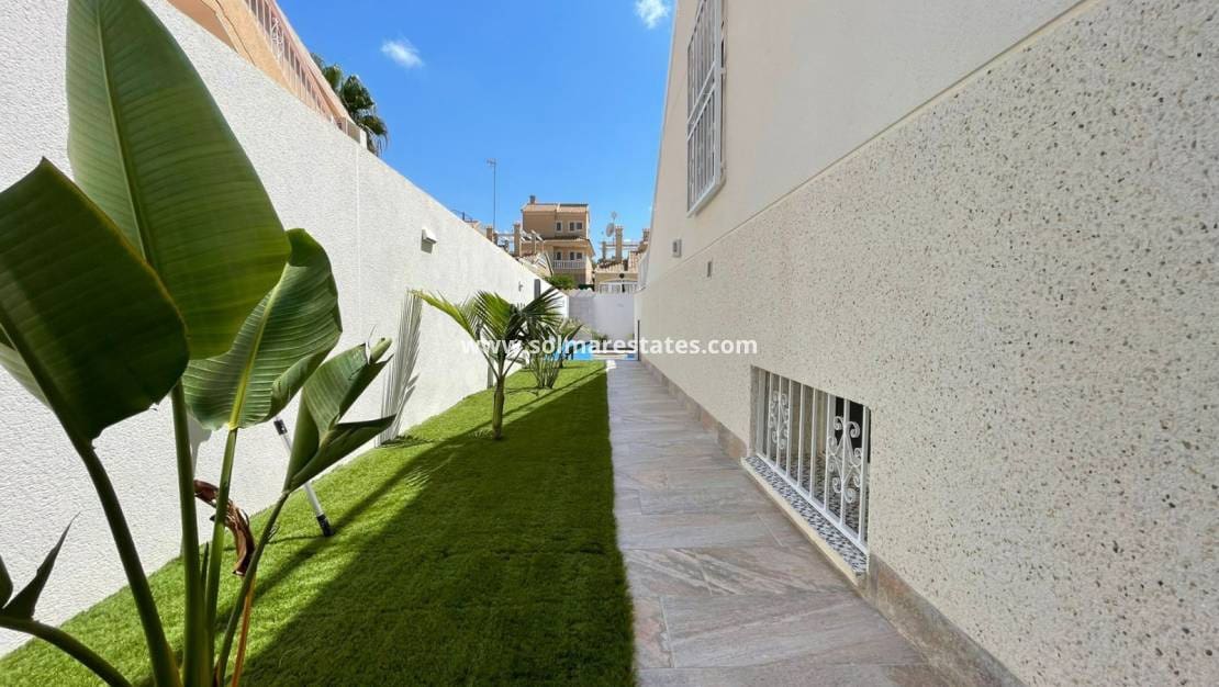 Chalet de 3 habitaciones en Los Altos en venta con piscina - 349.000 € (Ref: 8993265)