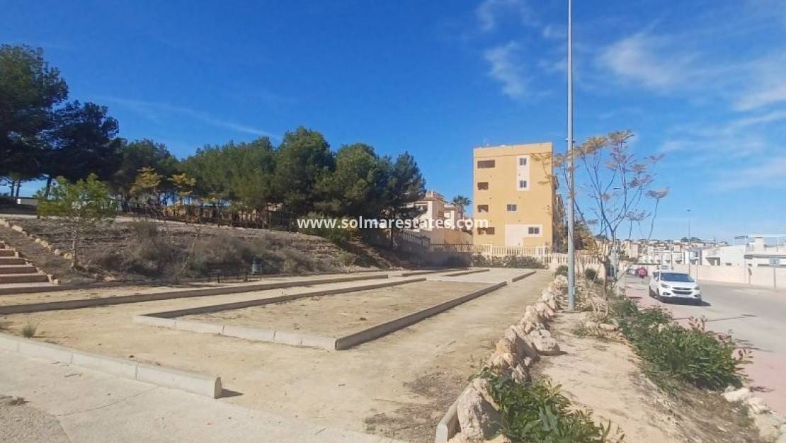 2 slaapkamer Appartement te koop in Villamartin met zwembad - € 134.995 (Ref: 9005981)