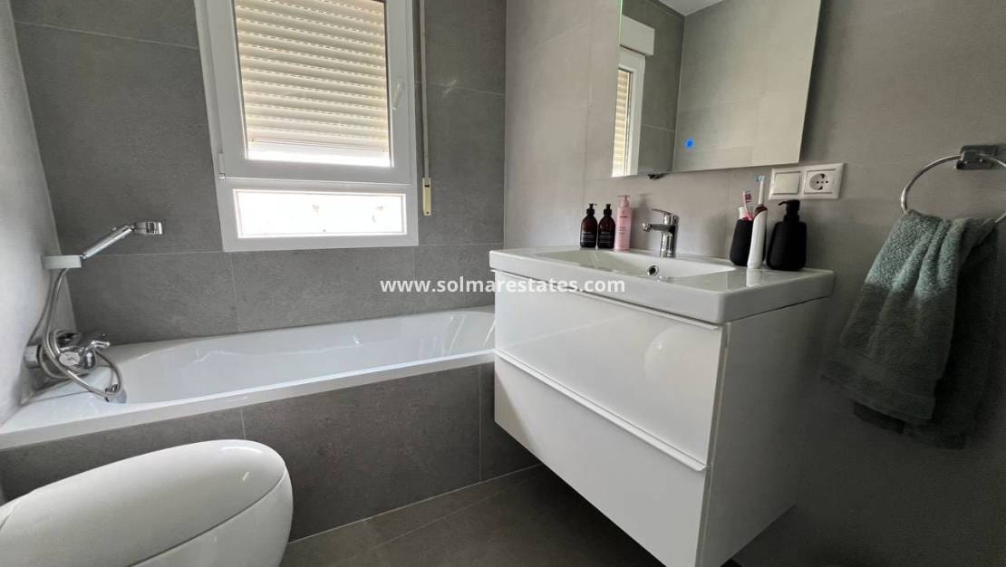 4 camera da letto Appartamento in vendita in Villamartin con piscina - 359.000 € (Rif: 9015887)