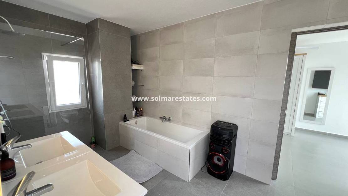 4 camera da letto Appartamento in vendita in Villamartin con piscina - 359.000 € (Rif: 9015887)