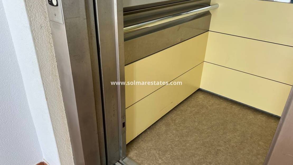 4 camera da letto Appartamento in vendita in Villamartin con piscina - 359.000 € (Rif: 9015887)