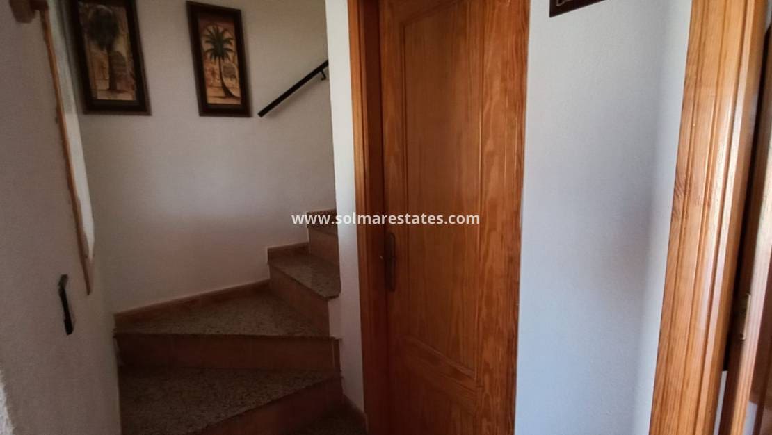 3 soveværelse Semi-Rækkehus til salg i Los Montesinos med swimmingpool - € 178.000 (Ref: 9023860)