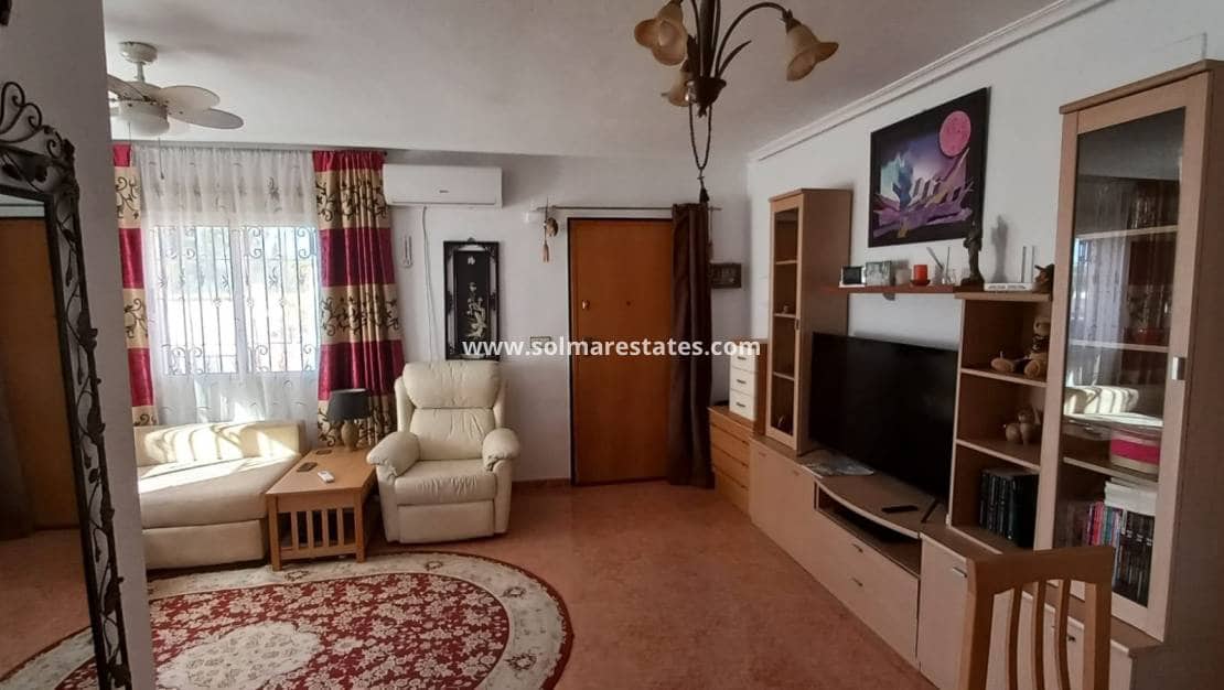 3 soveværelse Semi-Rækkehus til salg i Los Montesinos med swimmingpool - € 178.000 (Ref: 9023860)