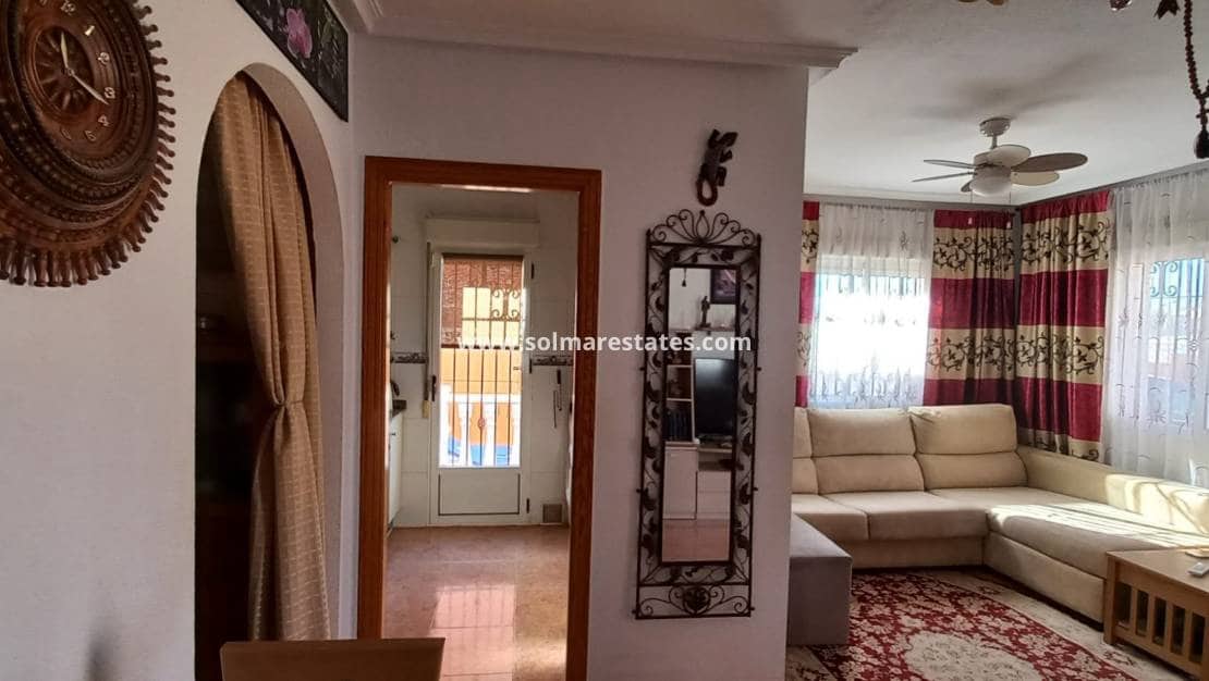 3 soveværelse Semi-Rækkehus til salg i Los Montesinos med swimmingpool - € 178.000 (Ref: 9023860)