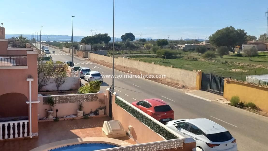 3 soveværelse Semi-Rækkehus til salg i Los Montesinos med swimmingpool - € 178.000 (Ref: 9023860)