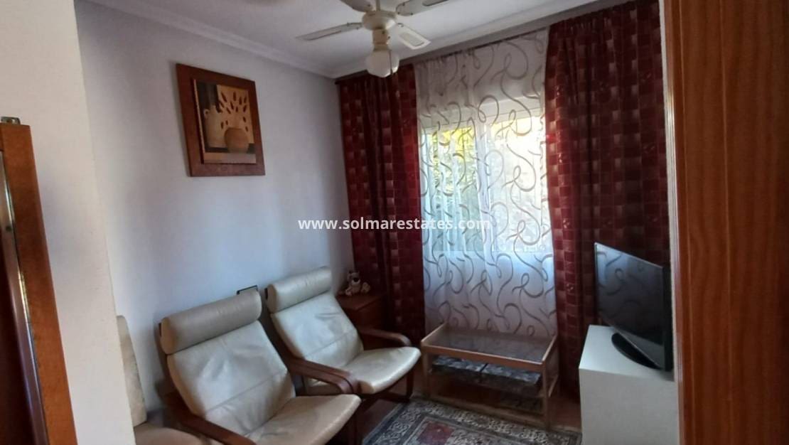 3 soveværelse Semi-Rækkehus til salg i Los Montesinos med swimmingpool - € 178.000 (Ref: 9023860)