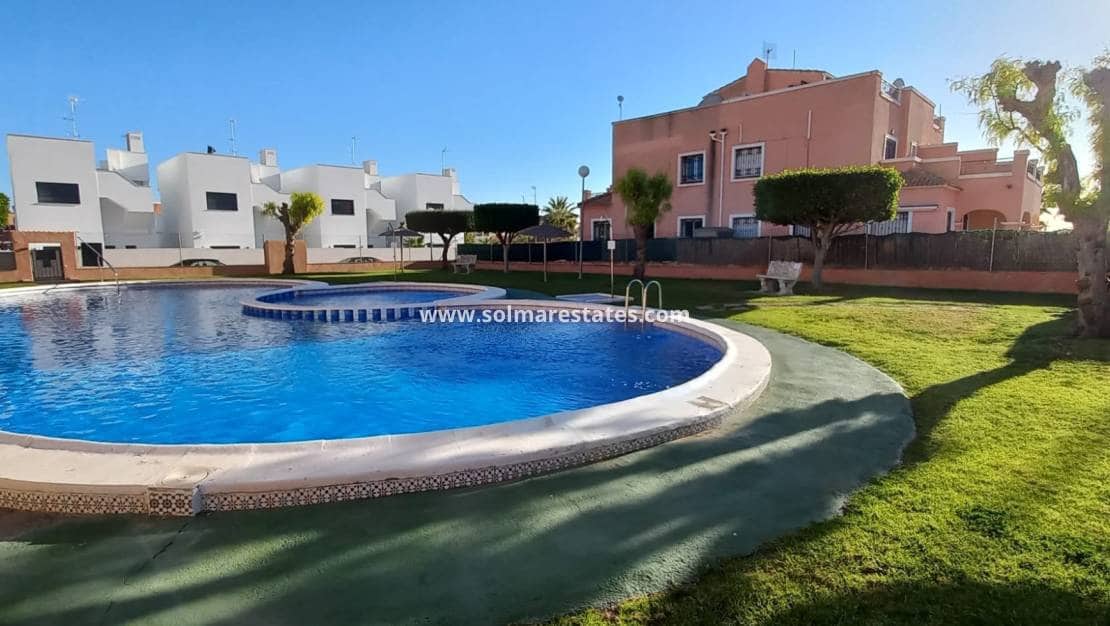 3 soveværelse Semi-Rækkehus til salg i Los Montesinos med swimmingpool - € 178.000 (Ref: 9023860)