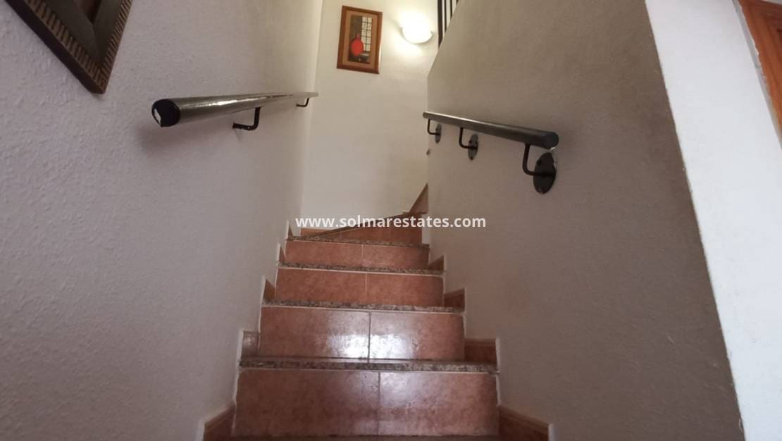 3 soveværelse Semi-Rækkehus til salg i Los Montesinos med swimmingpool - € 178.000 (Ref: 9023860)