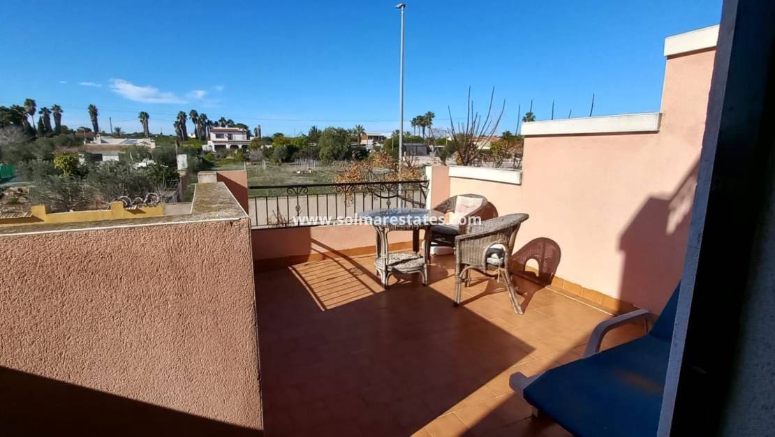 3 soveværelse Semi-Rækkehus til salg i Los Montesinos med swimmingpool - € 178.000 (Ref: 9023860)