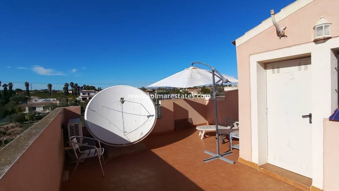 3 soveværelse Semi-Rækkehus til salg i Los Montesinos med swimmingpool - € 178.000 (Ref: 9023860)