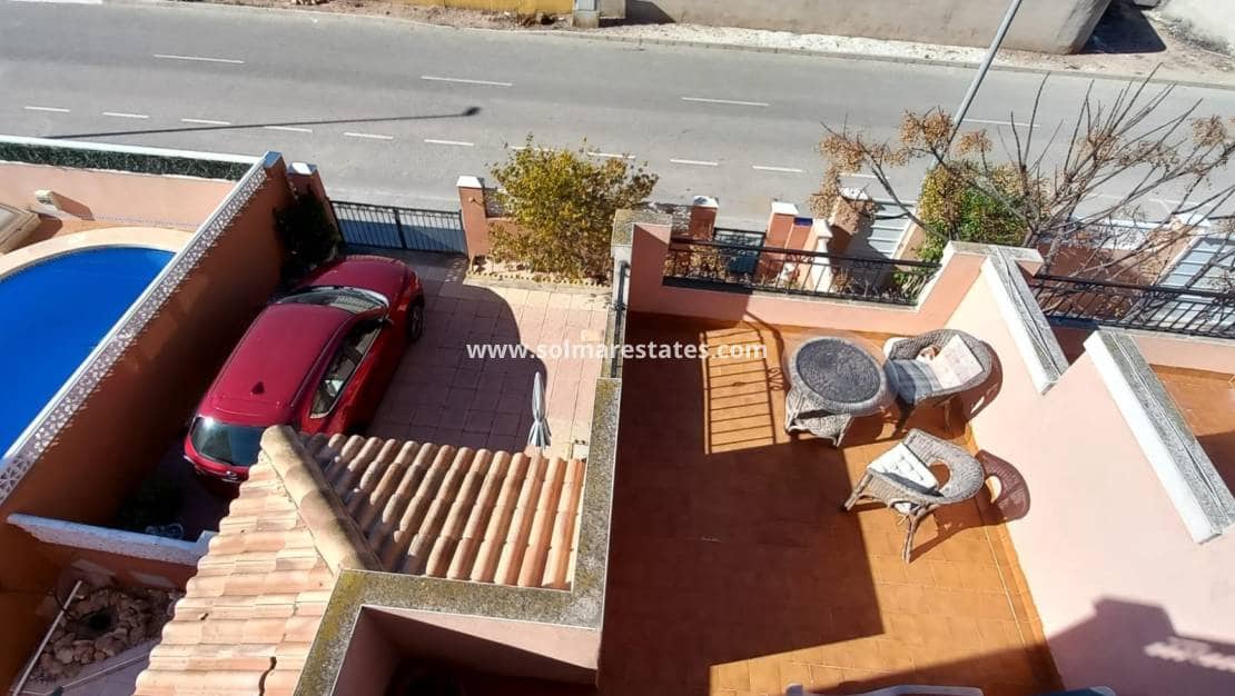 3 soveværelse Semi-Rækkehus til salg i Los Montesinos med swimmingpool - € 178.000 (Ref: 9023860)