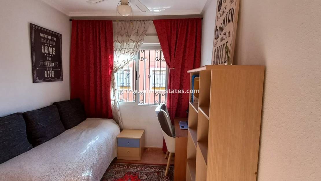 3 soveværelse Semi-Rækkehus til salg i Los Montesinos med swimmingpool - € 178.000 (Ref: 9023860)