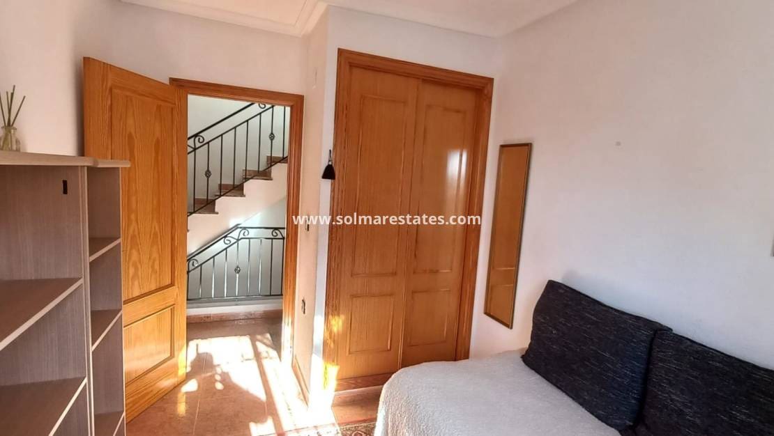 3 soveværelse Semi-Rækkehus til salg i Los Montesinos med swimmingpool - € 178.000 (Ref: 9023860)