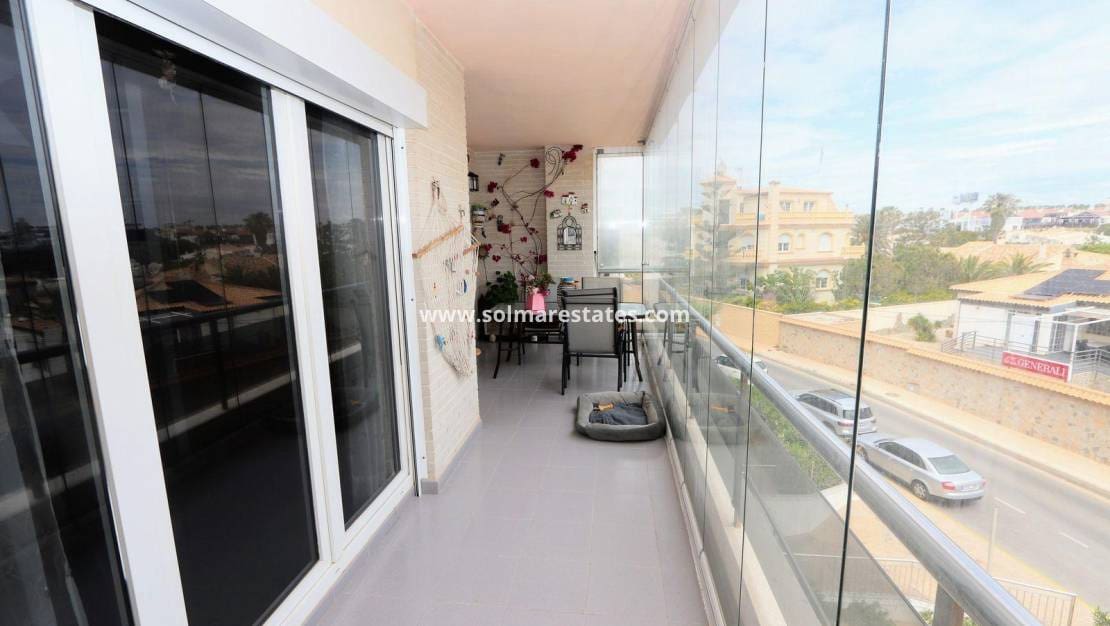 3 slaapkamer Appartement te koop in Playa Flamenca met zwembad - € 340.000 (Ref: 9030682)