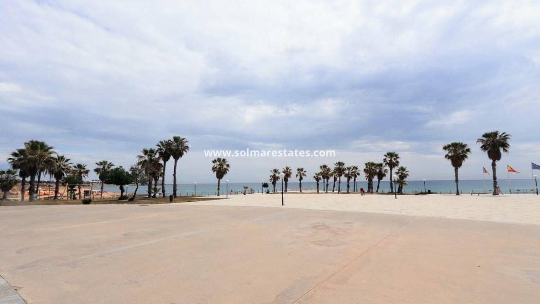 3 slaapkamer Appartement te koop in Playa Flamenca met zwembad - € 340.000 (Ref: 9030682)