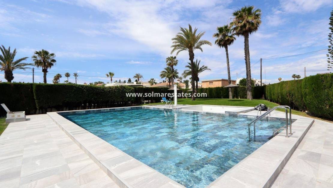 3 slaapkamer Appartement te koop in Playa Flamenca met zwembad - € 340.000 (Ref: 9030682)